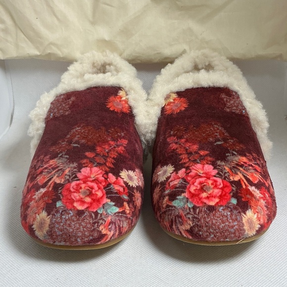 Johnny Was Sweet Bouquet Floral Cozy Shearling Loafer Slippers Burgundy Size 7 - Picture 3 of 13